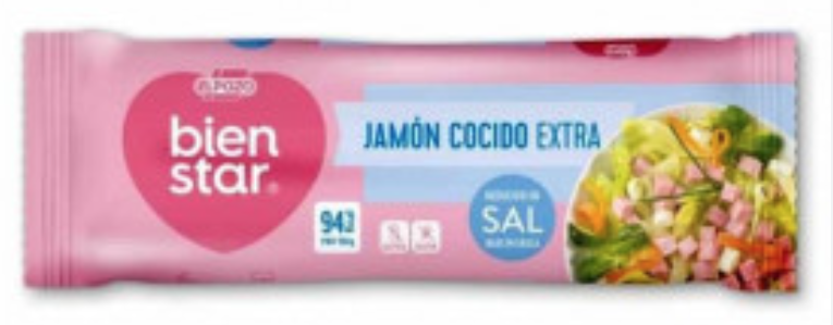 Ensalada con huevo duro, jamón de york y 1 tajada de sandia amarilla.